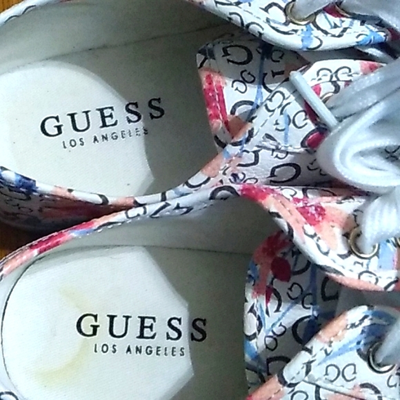 Woman's tennis - Picture 3 of 5